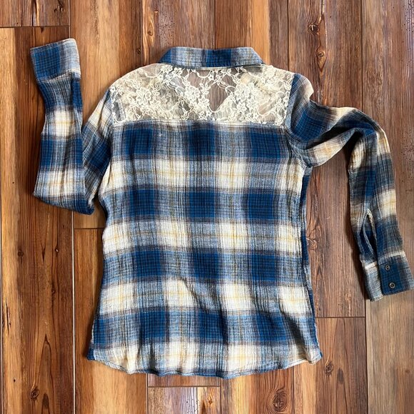 Mudd Blue Plaid Button Down Western Style Top w/Ivory Lace Shoulders Women Sz M - Picture 5 of 10